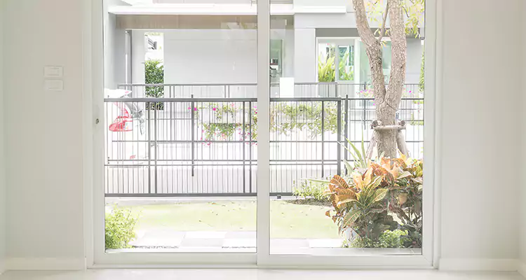 Balcony Screen Door Repair in Bartow, FL