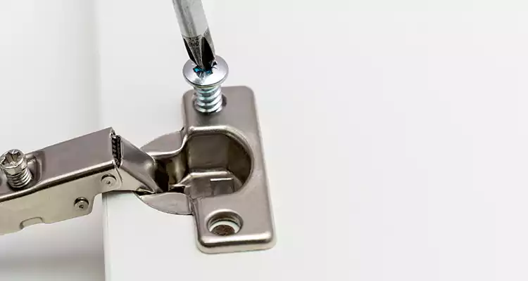 Screen Door Hinge Repair in Bartow, FL