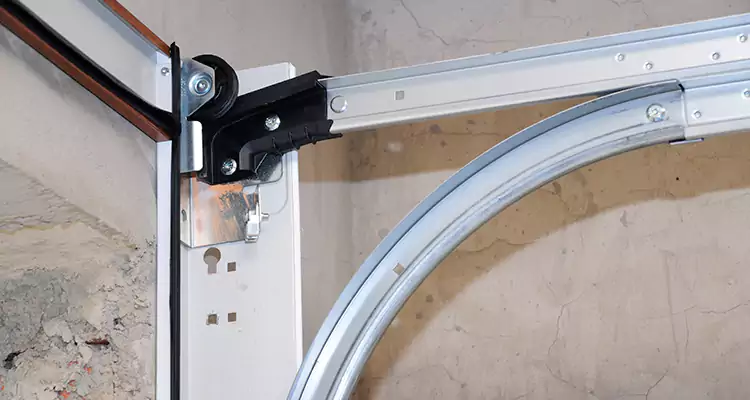 Maintain Liftmaster Garage Door Off Track in Bartow, FL